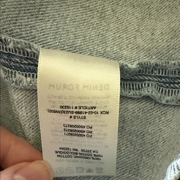 Denim Forum 90’s Mia Denim Blue Buttoned Vest - Picture 7 of 10